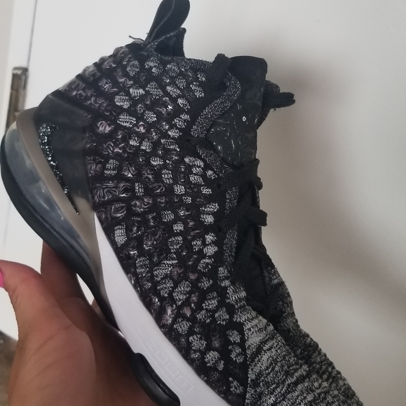 Lebron 17 youth - Picture 6 of 13